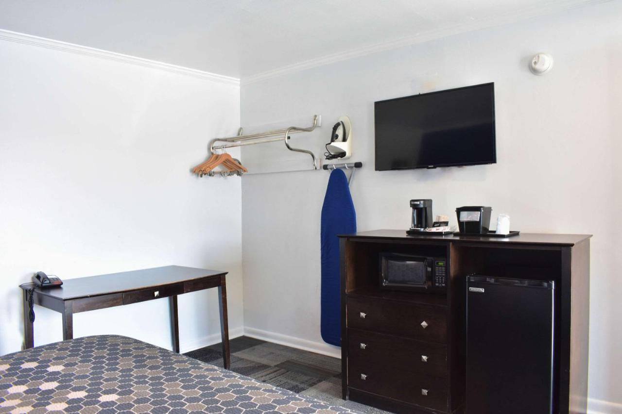 Rodeway Inn Swainsboro Esterno foto