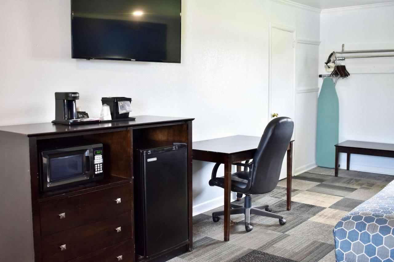Rodeway Inn Swainsboro Esterno foto