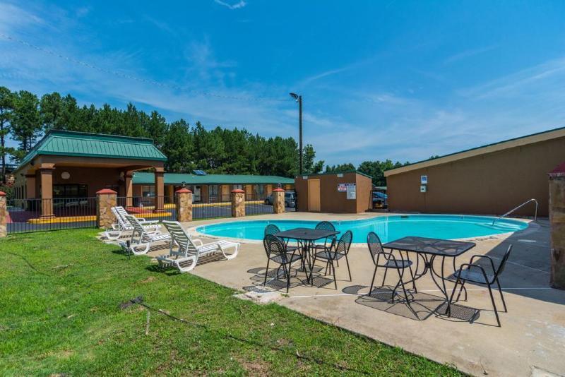 Rodeway Inn Swainsboro Esterno foto