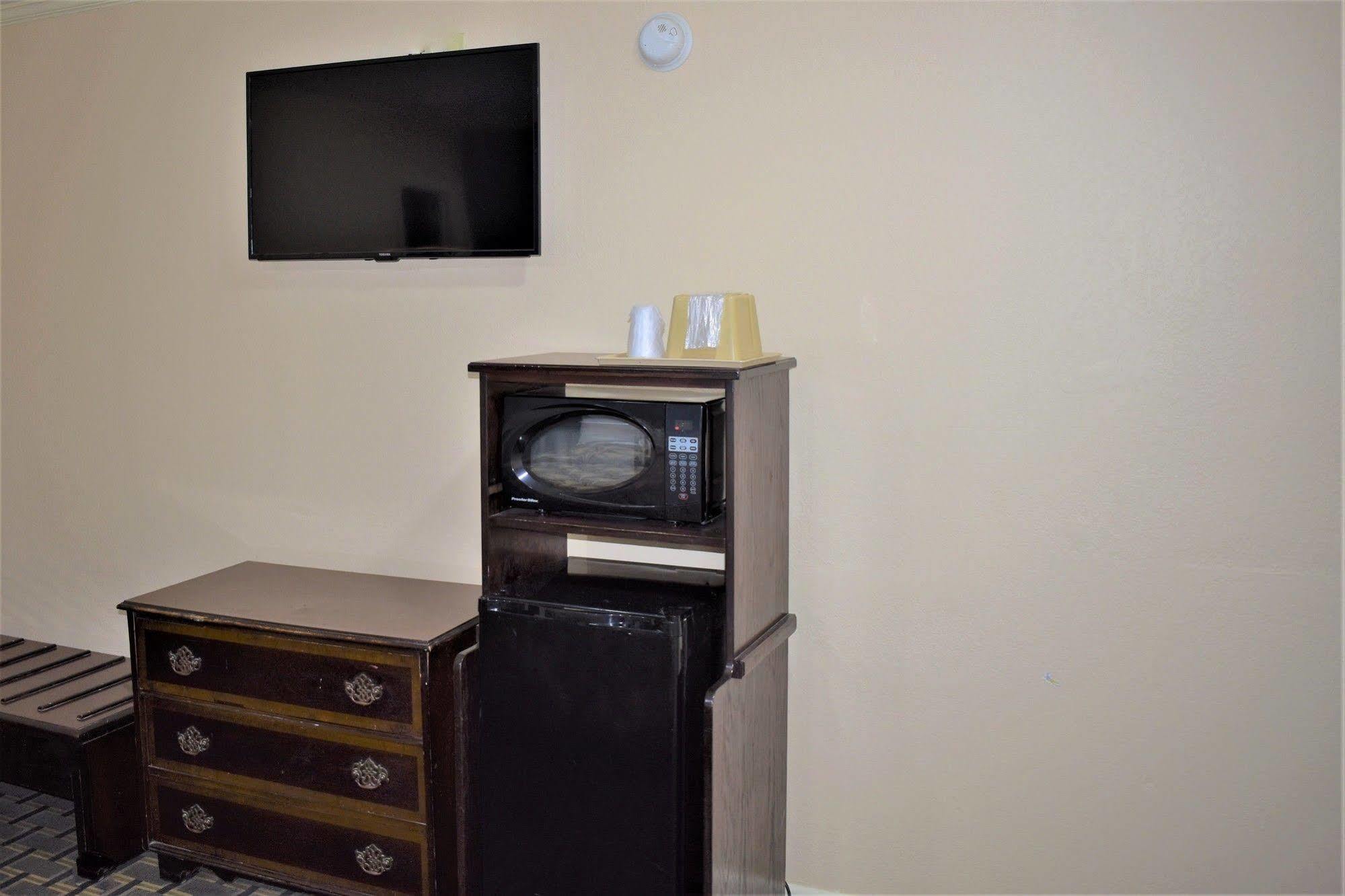 Rodeway Inn Swainsboro Esterno foto